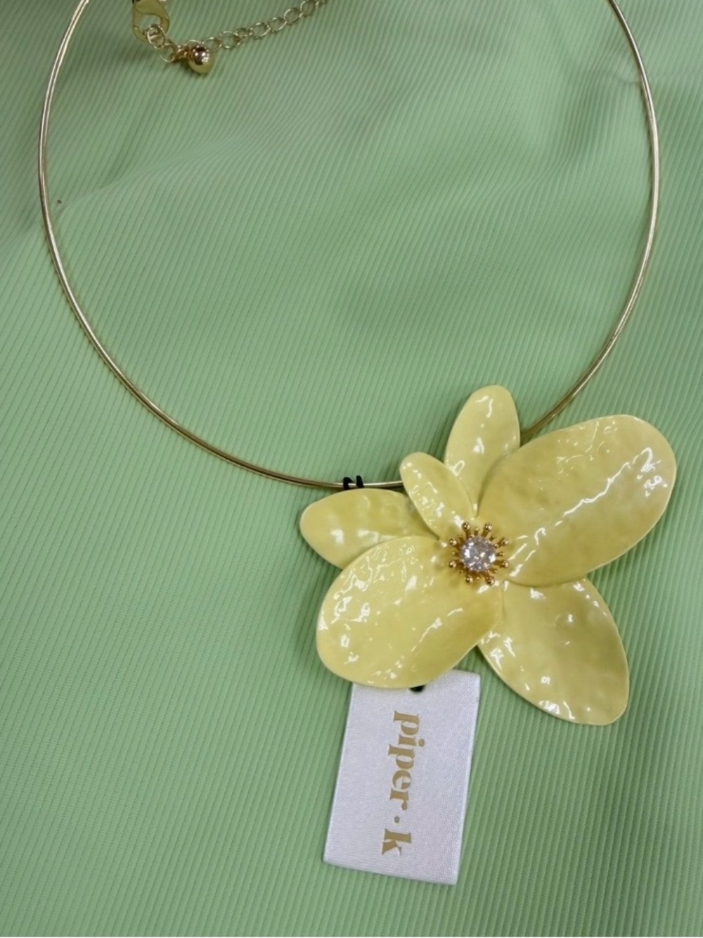 NWT ⚜️💛⚜️ Piper K Gorgeous Gold toned Choker with Yellow Orchid Pendant